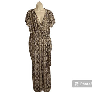 Venus jumpsuit brown reptile print size XL pull on style short sleeves N…